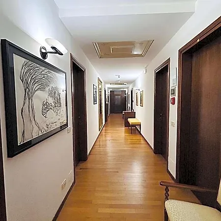 Mh Merica Hotel 2*
